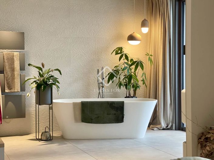 Image No.51-5 Bed House for sale