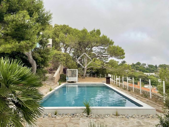 Image No.6-5 Bed House for sale