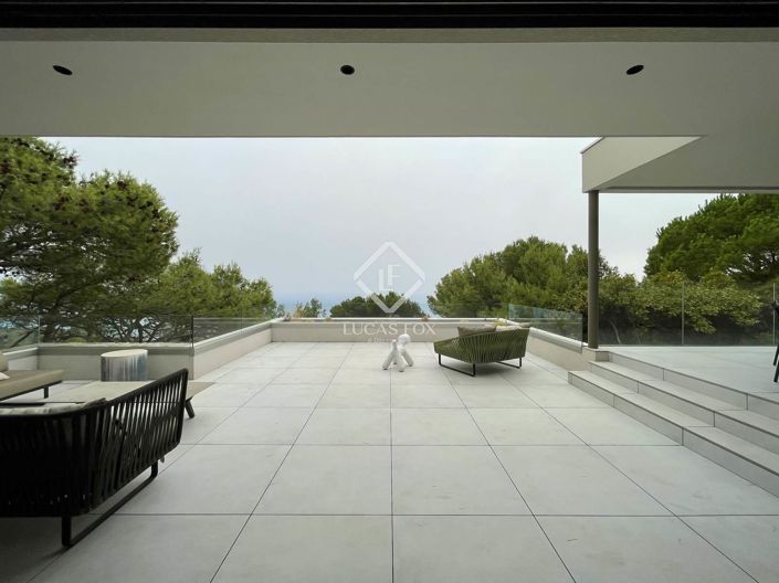 Image No.7-5 Bed House for sale