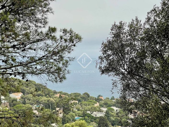 Image No.8-5 Bed House for sale