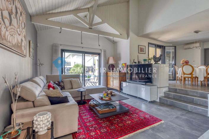 Image No.2-4 Bed House for sale