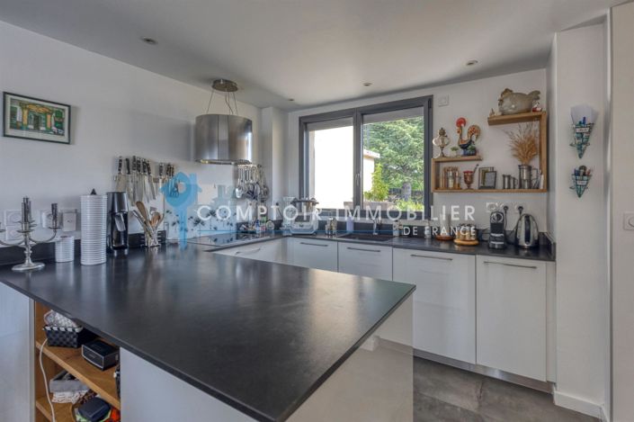 Image No.5-4 Bed House for sale