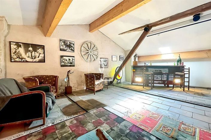 Image No.20-6 Bed Property for sale