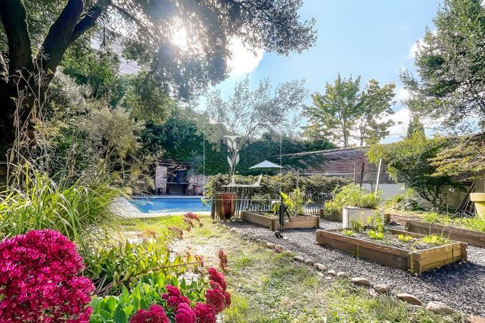 Image No.4-6 Bed Property for sale