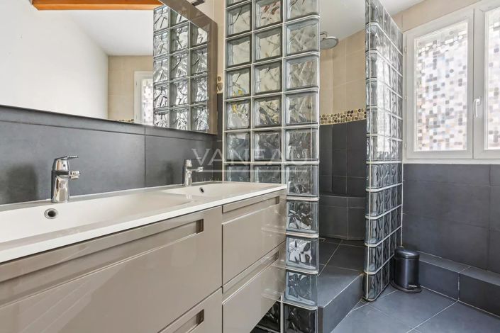 Image No.10-4 Bed Apartment for sale