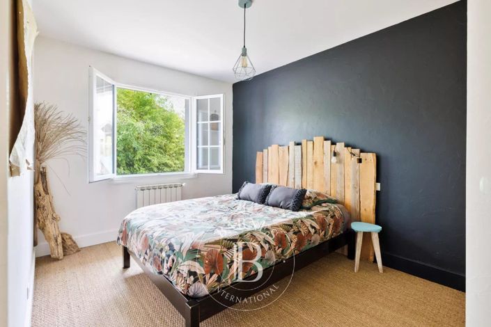 Image No.13-4 Bed House for sale