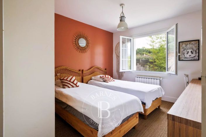 Image No.14-4 Bed House for sale