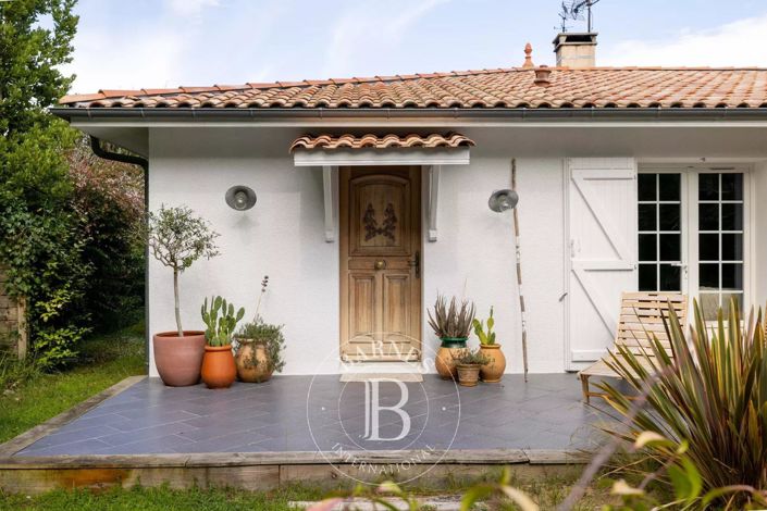 Image No.16-4 Bed House for sale