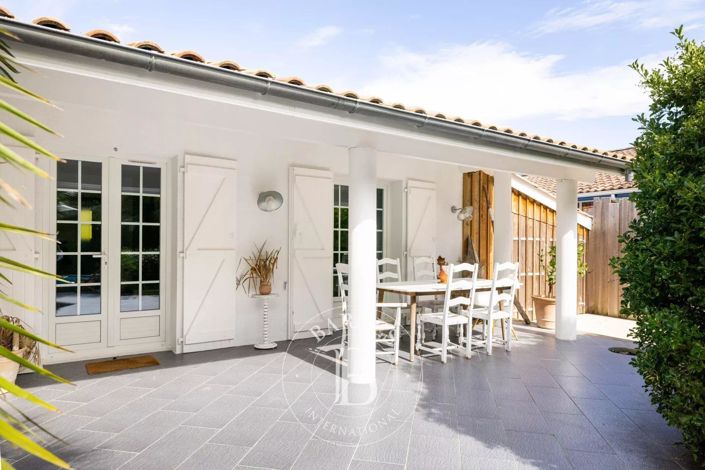 Image No.3-4 Bed House for sale