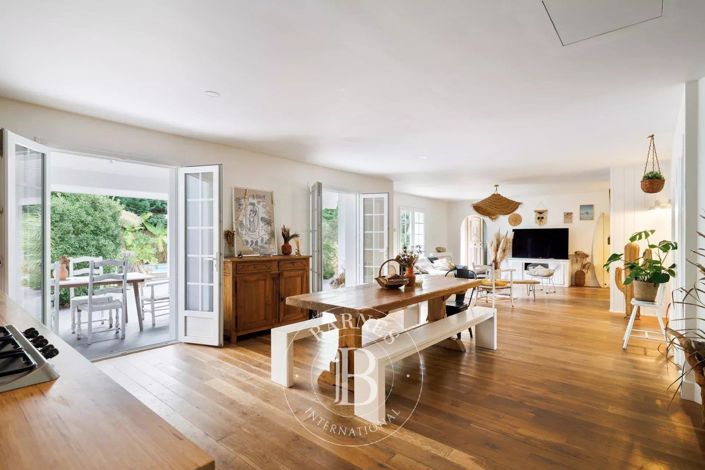 Image No.8-4 Bed House for sale