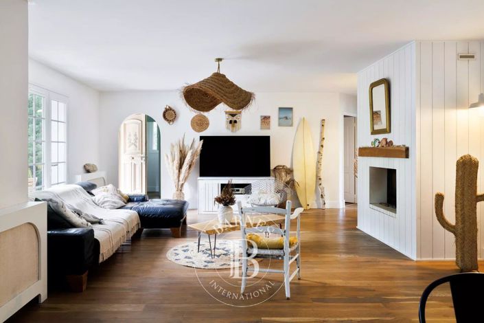 Image No.9-4 Bed House for sale