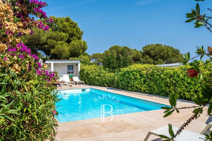 Image No.2-10 Bed House for sale