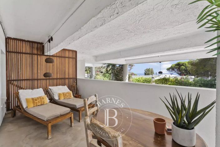 Image No.6-10 Bed House for sale