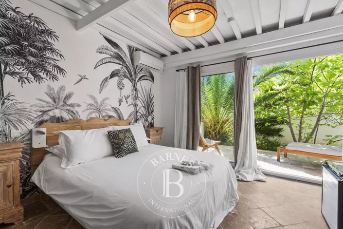 Image No.7-10 Bed House for sale