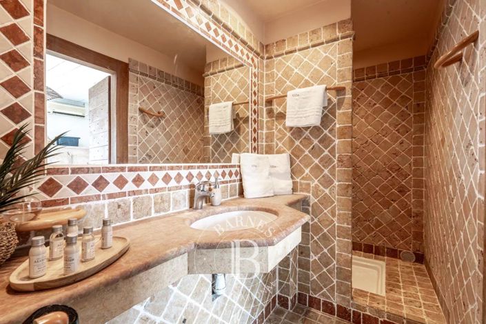 Image No.9-10 Bed House for sale