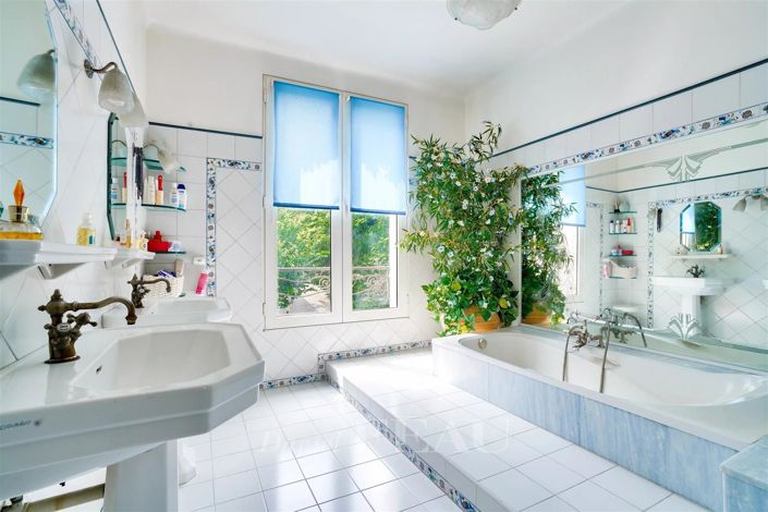 Image No.13-4 Bed House for sale