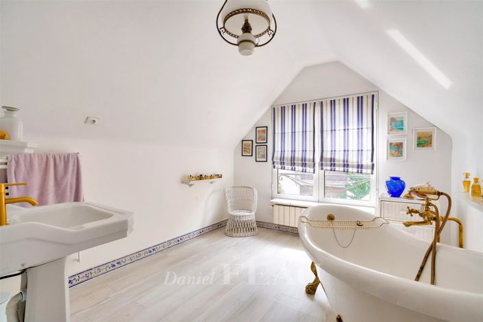 Image No.15-4 Bed House for sale