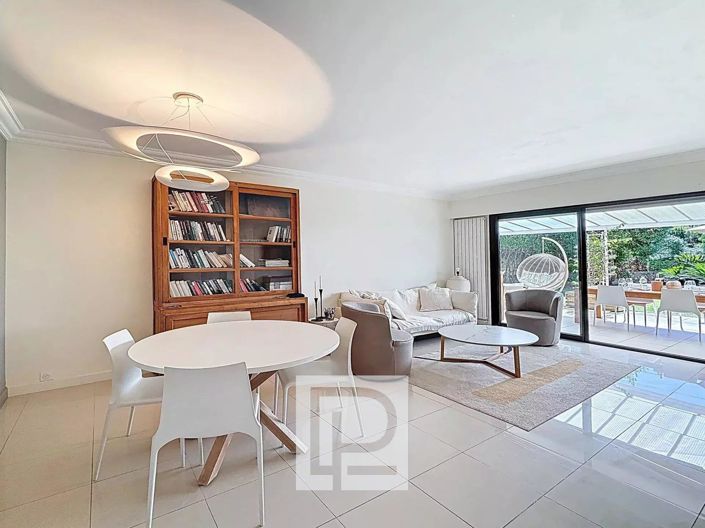 Image No.11-3 Bed Apartment for sale