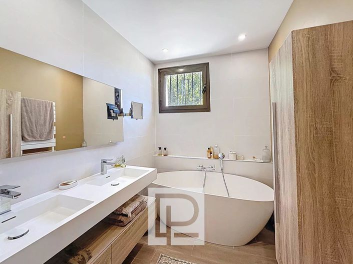 Image No.7-3 Bed Apartment for sale