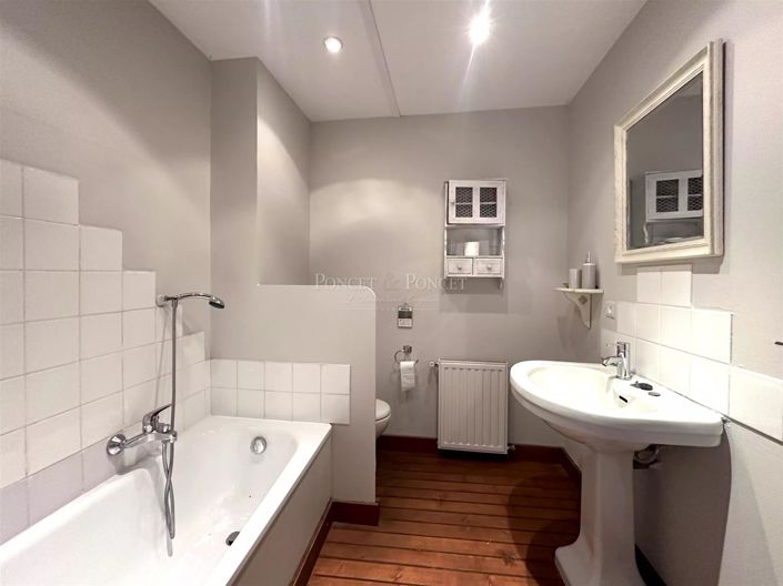 Image No.25-8 Bed House for sale