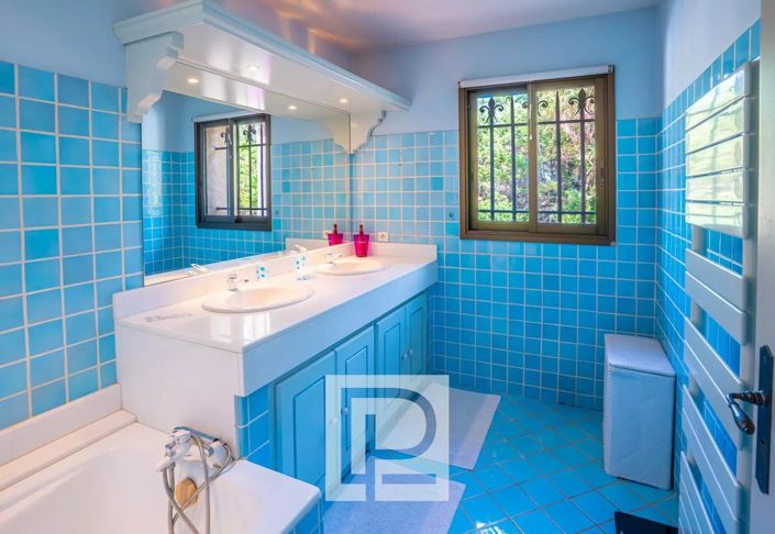 Image No.27-6 Bed House for sale