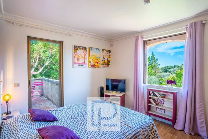 Image No.28-6 Bed House for sale