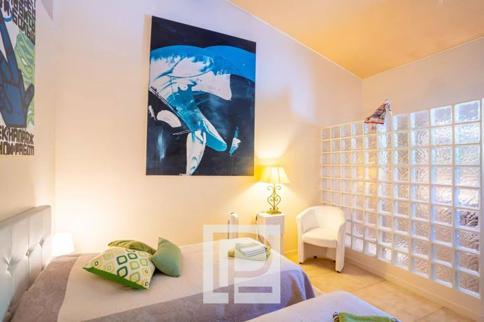 Image No.34-6 Bed House for sale