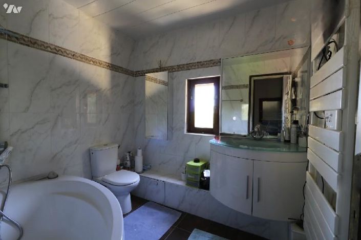 Image No.8-3 Bed House for sale