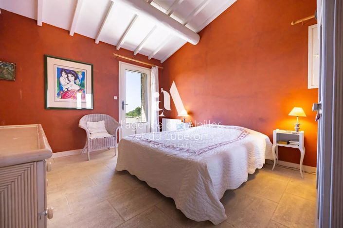 Image No.17-6 Bed House for sale