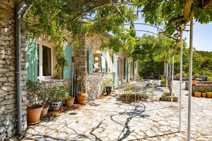 Image No.3-6 Bed House for sale