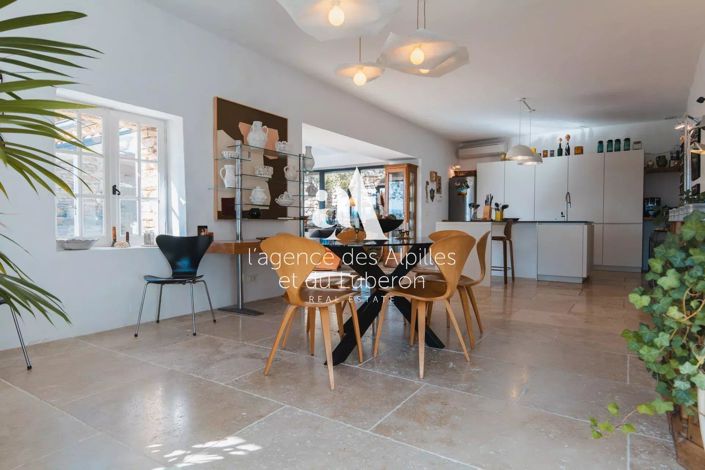 Image No.9-5 Bed House for sale