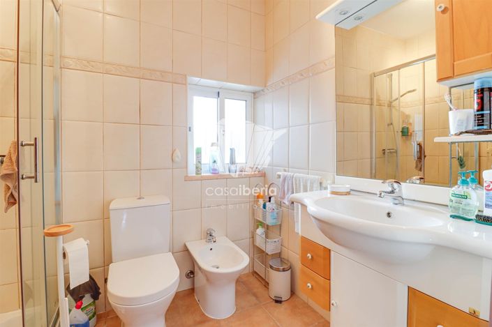Image No.16-4 Bed House for sale