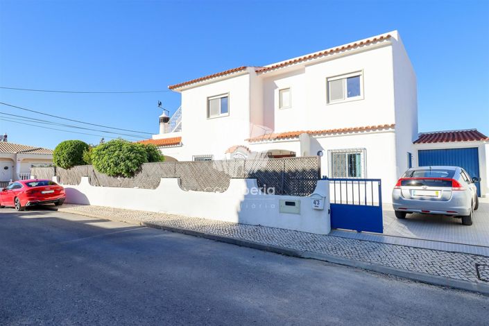 Image No.2-4 Bed House for sale