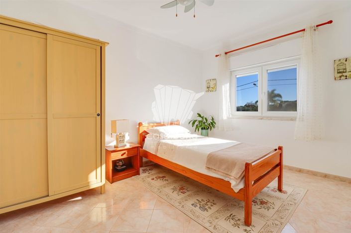 Image No.24-4 Bed House for sale