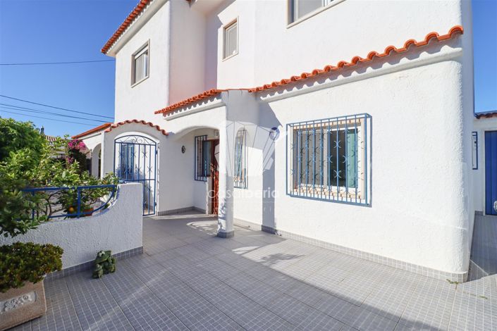 Image No.3-4 Bed House for sale