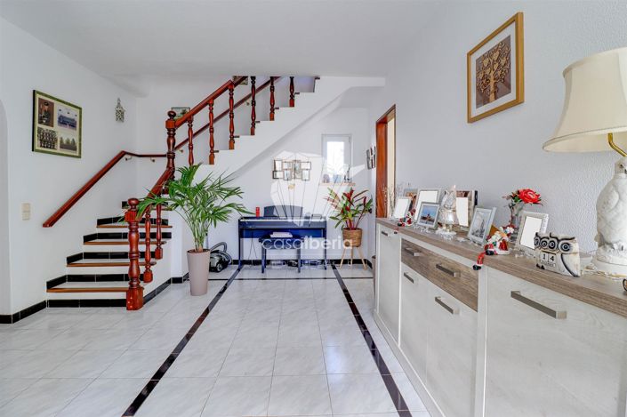 Image No.6-4 Bed House for sale