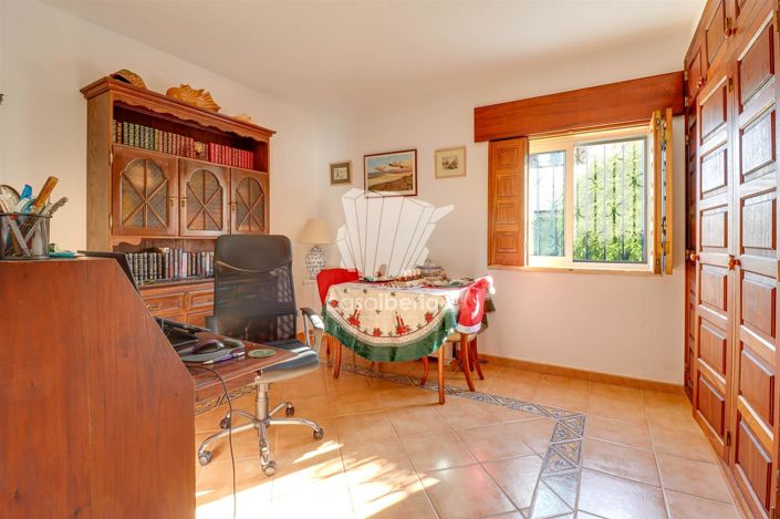 Image No.9-4 Bed House for sale