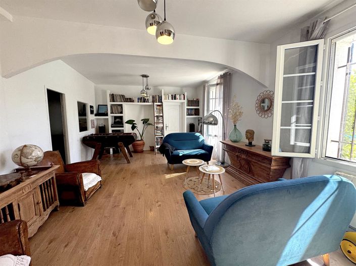 Image No.8-5 Bed House for sale