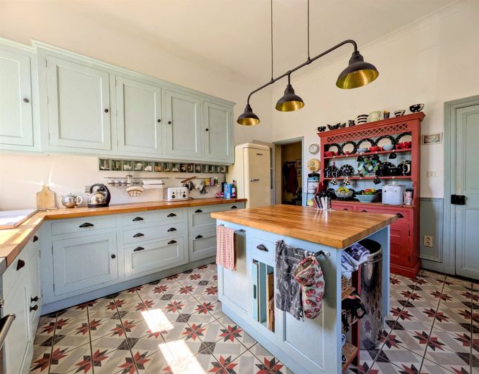 Image No.7-5 Bed House for sale