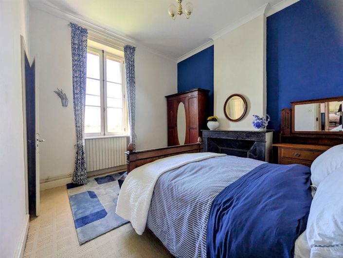 Image No.9-5 Bed House for sale