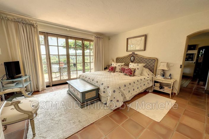 Image No.18-5 Bed House for sale