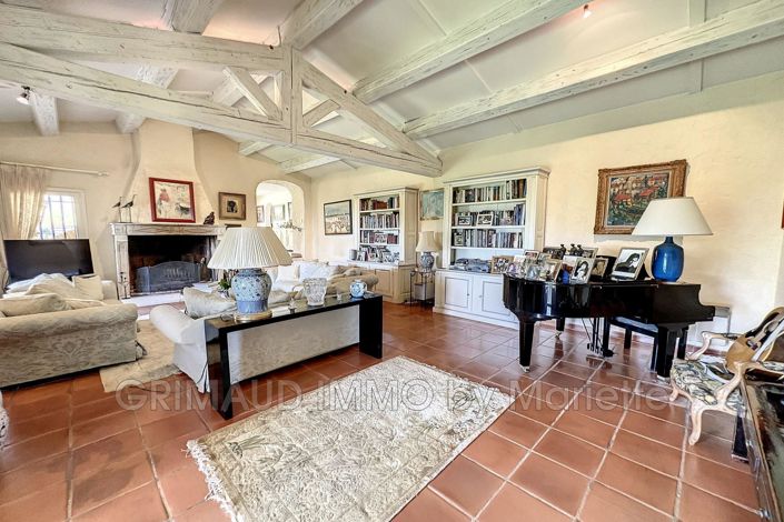 Image No.9-5 Bed House for sale