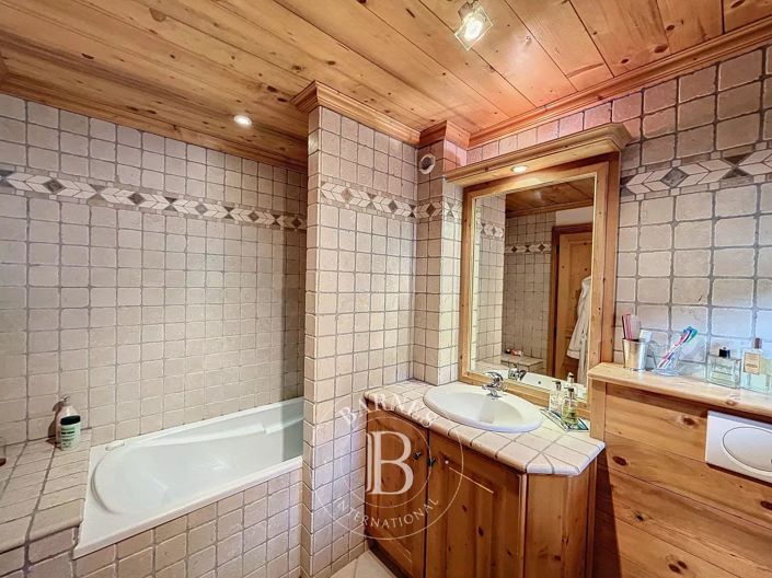 Image No.25-4 Bed House for sale