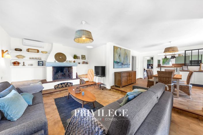 Image No.20-4 Bed House for sale