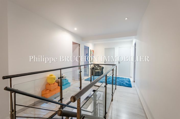 Image No.13-6 Bed House for sale