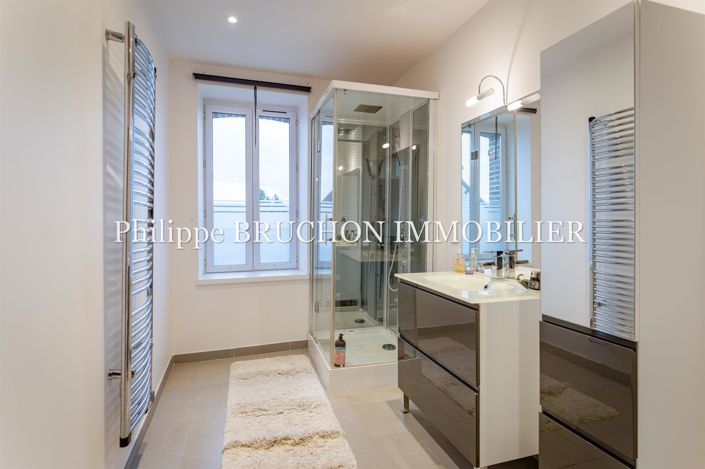 Image No.17-6 Bed House for sale