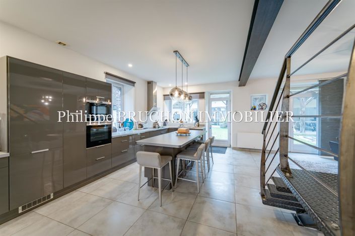 Image No.3-6 Bed House for sale