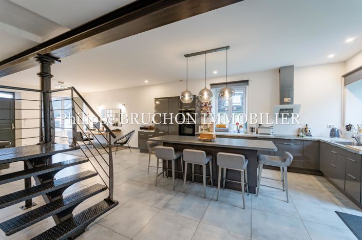 Image No.8-6 Bed House for sale