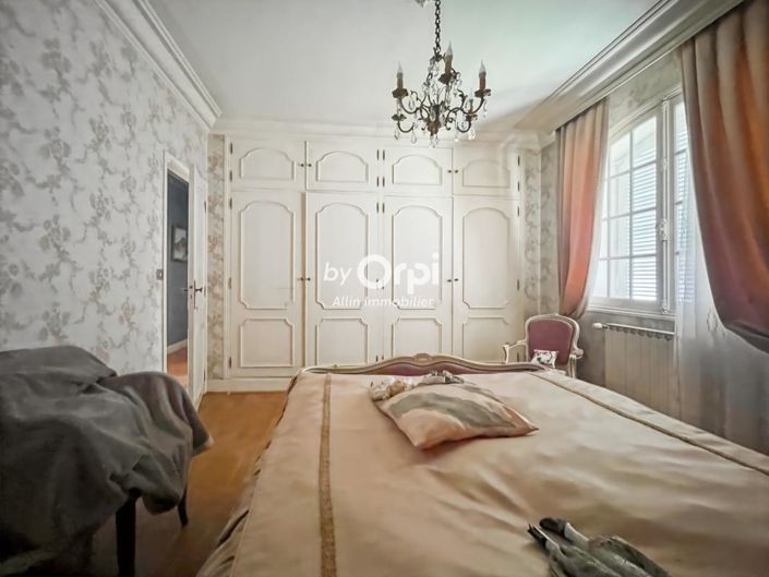 Image No.19-4 Bed House for sale