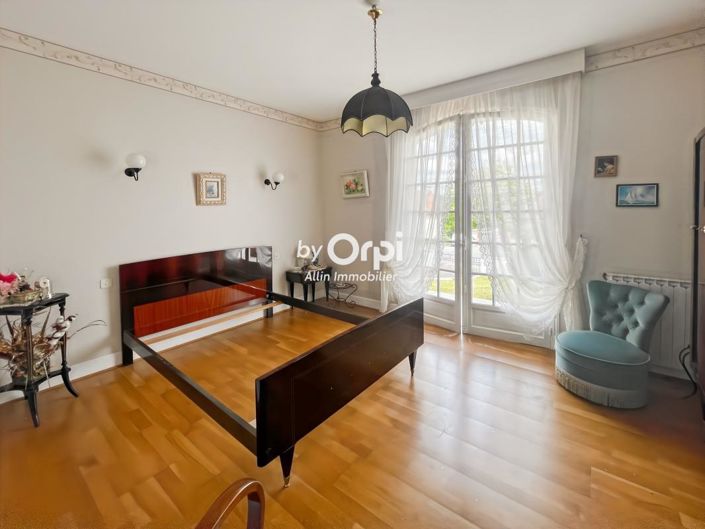 Image No.20-4 Bed House for sale